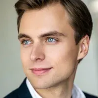 Portrait photo of Slava, founder and editor-in-chief of BestFindo