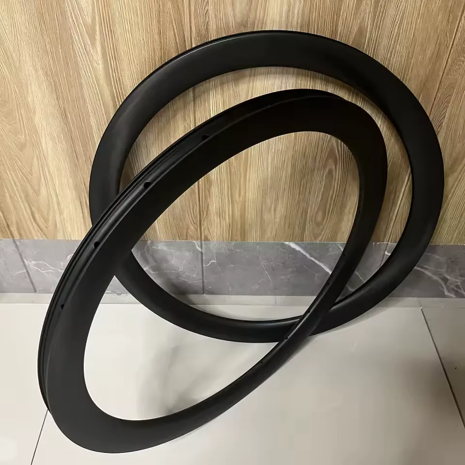 28-spoke carbon rear rim with clean carbon weave texture under 900 grams for custom road bike build